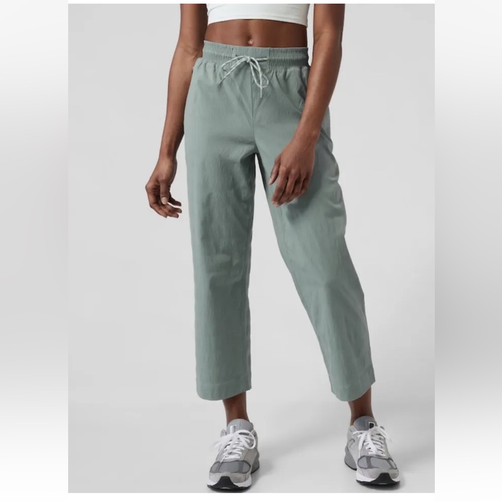 Athleta Trekkie Straight Crop Pant - 8